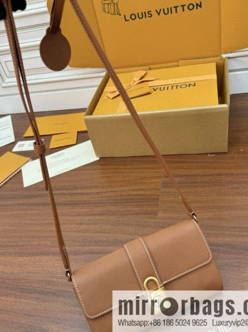 LV M12147 Wallet On Chain Low Key