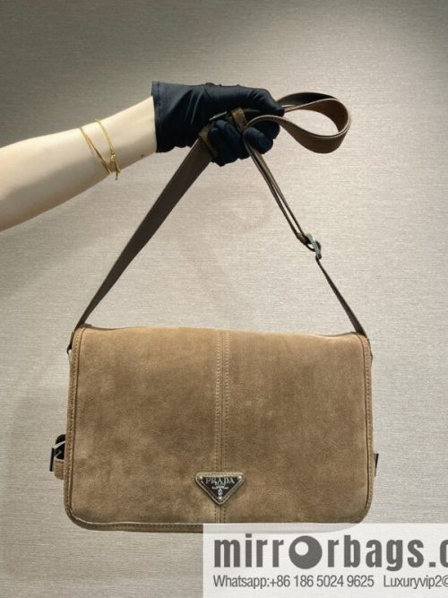 PRADA 🎉 new mailman bag 🎉 2VD073 suede🎉🎉