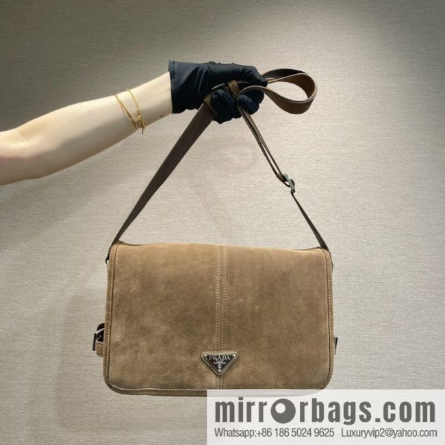 PRADA 🎉 new mailman bag 🎉 2VD073 suede🎉🎉